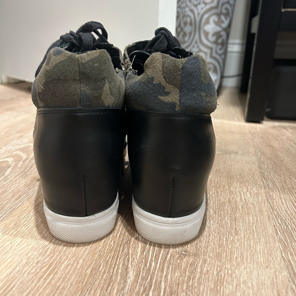 Blondo Waterproof Camo & Leather Sneakers - Picture 9 of 11